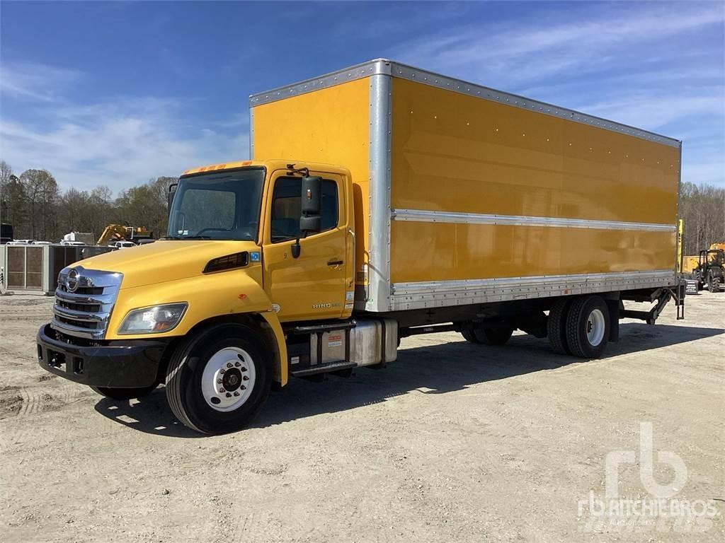Hino 338 廂式貨物運輸車