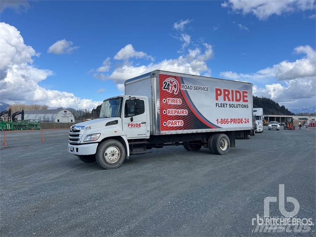 Hino 338 廂式貨物運輸車