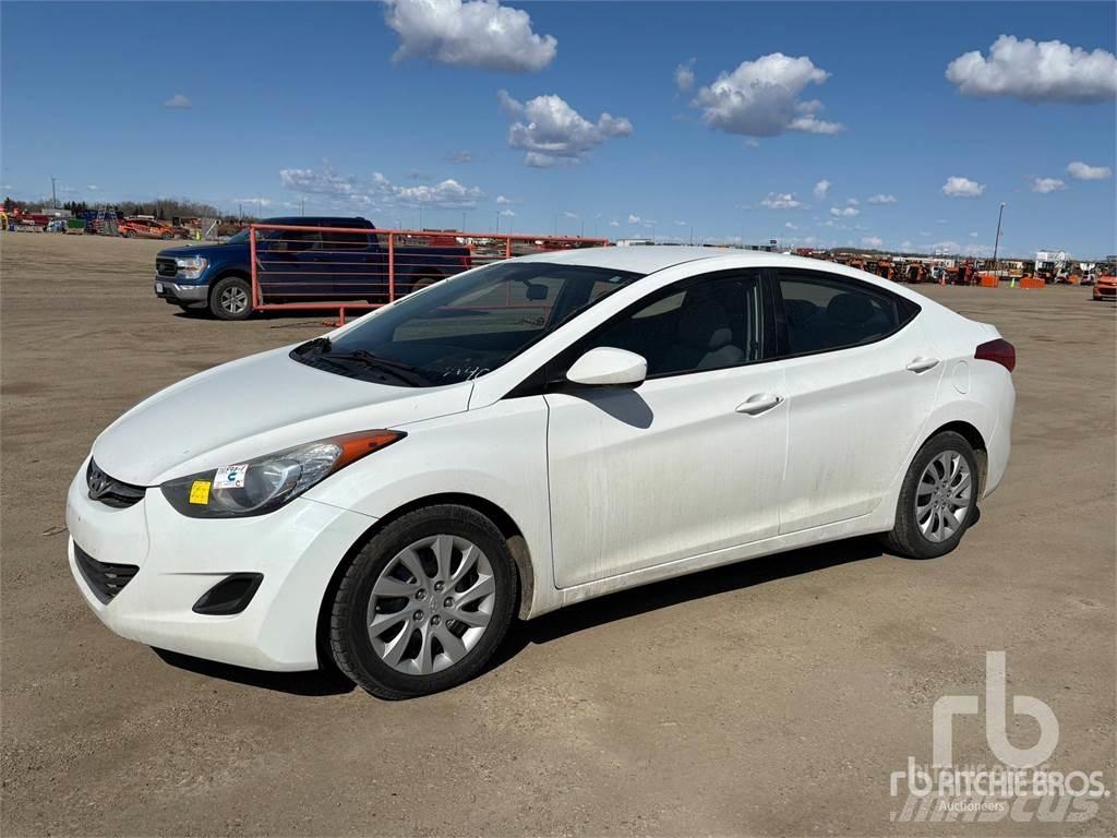 Hyundai ELANTRA 汽車