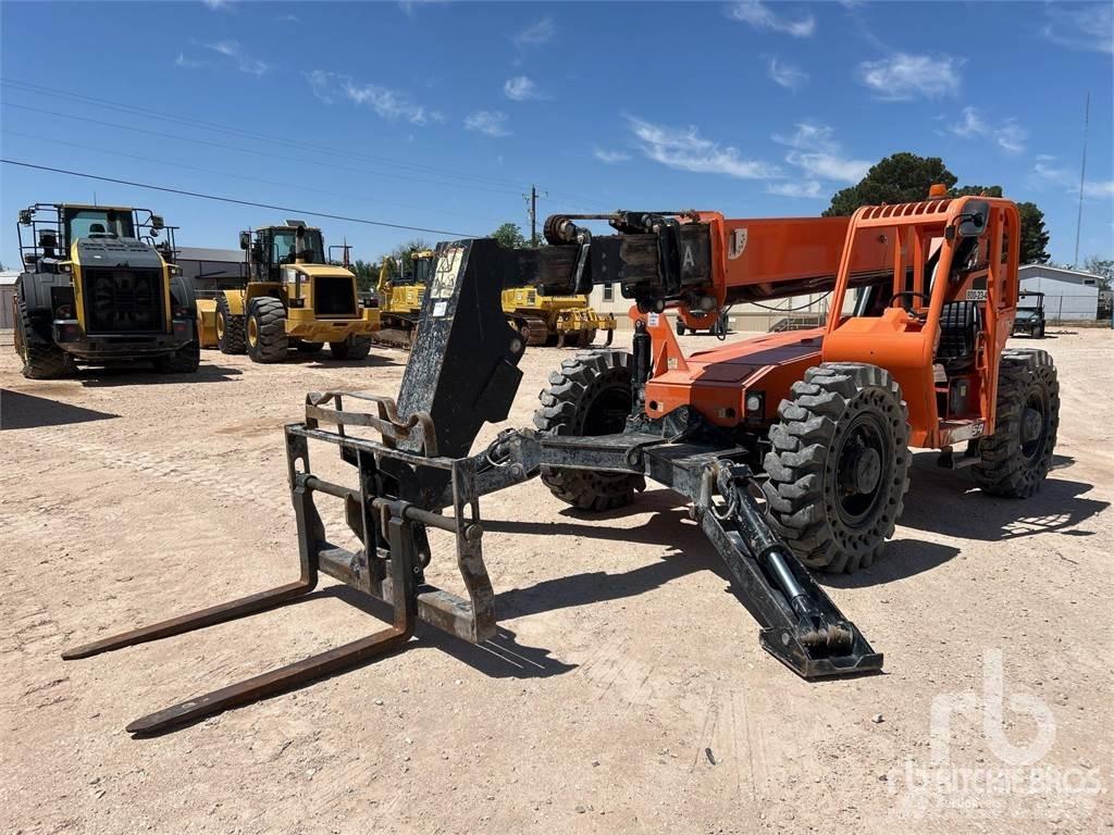 JLG 10054 伸縮臂操作車