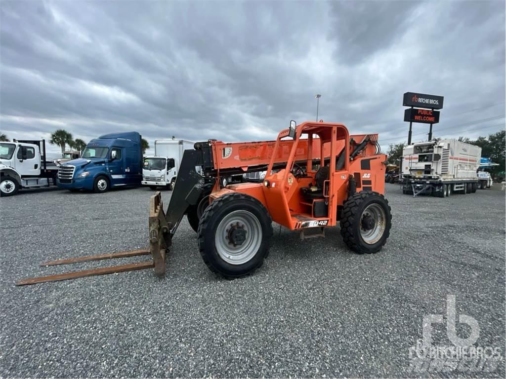 JLG 8042 伸縮臂操作車