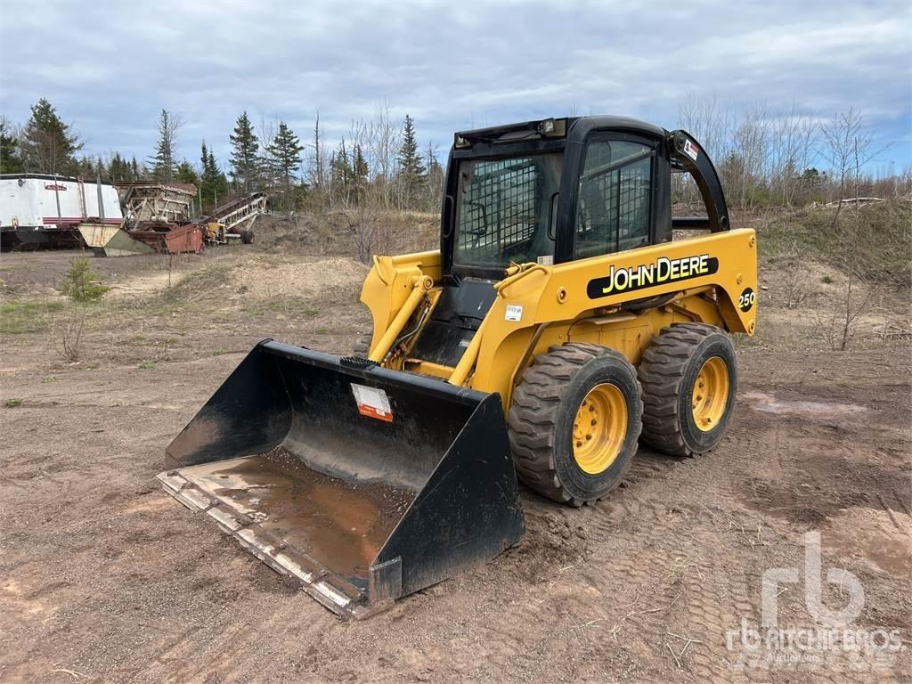 John Deere 250 滑移轉向裝載機