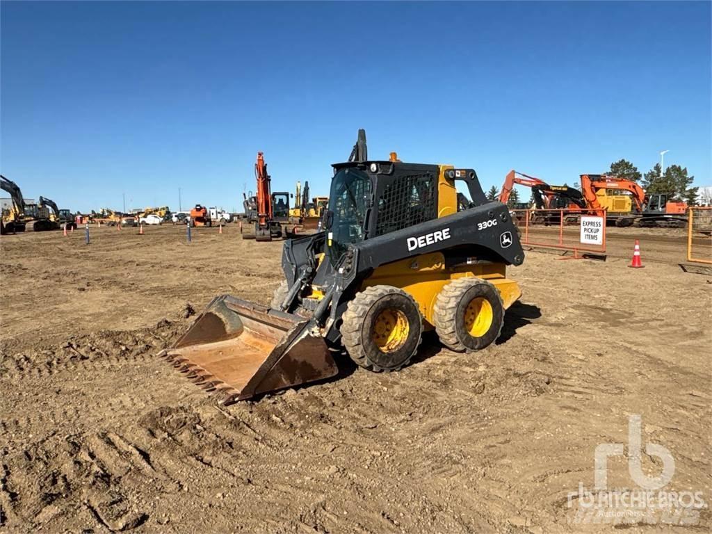 John Deere 330G 滑移轉向裝載機