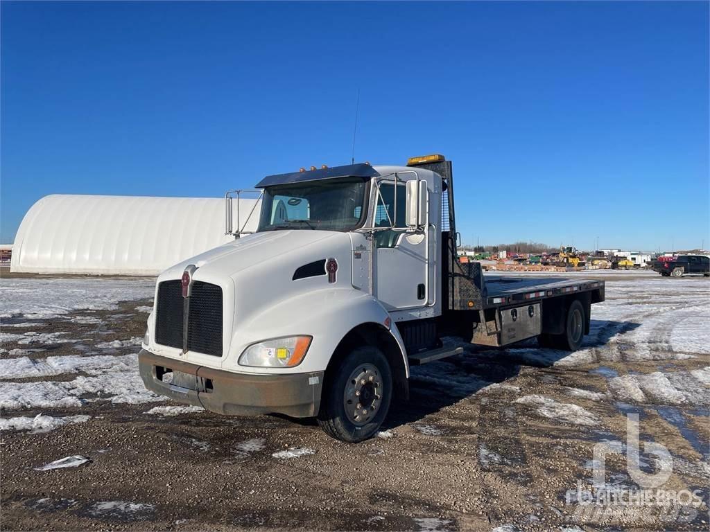 Kenworth T300 平板式/側卸式卡車