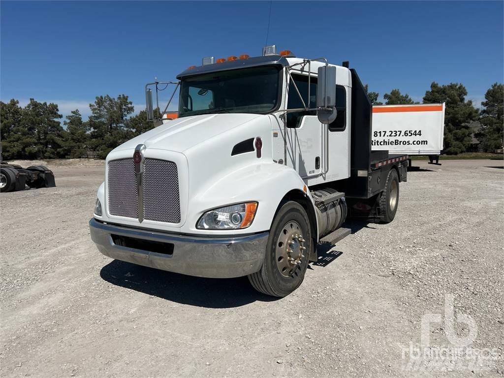 Kenworth T370 平板式/側卸式卡車