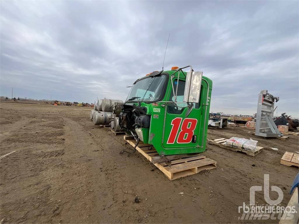 Kenworth T370 駕駛室與內部