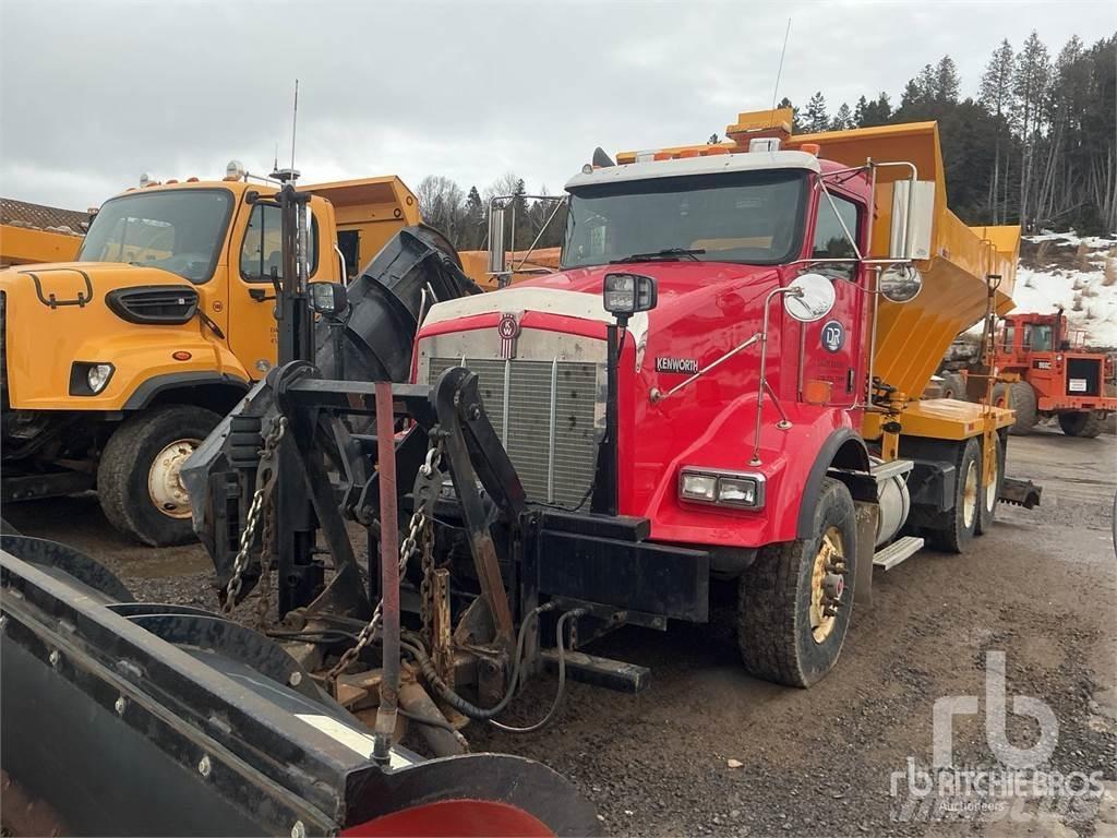 Kenworth T800 刮雪板和犁