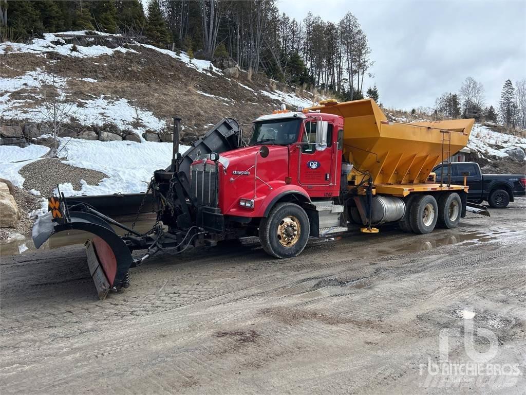 Kenworth T800 刮雪板和犁