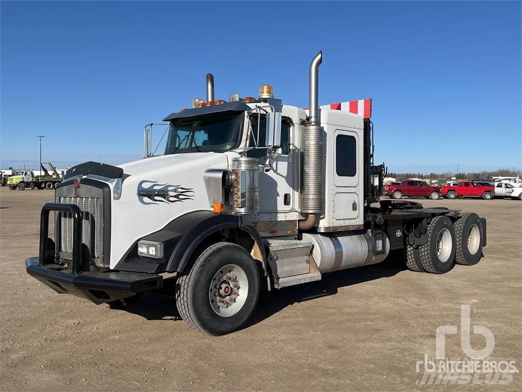 Kenworth T800B 平板 / 絞盤 卡車