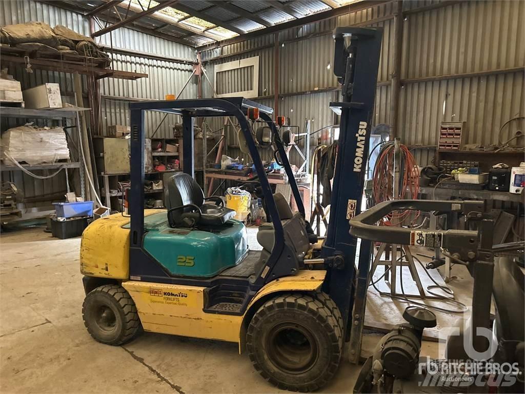 Komatsu FG25T12 柴油卡車