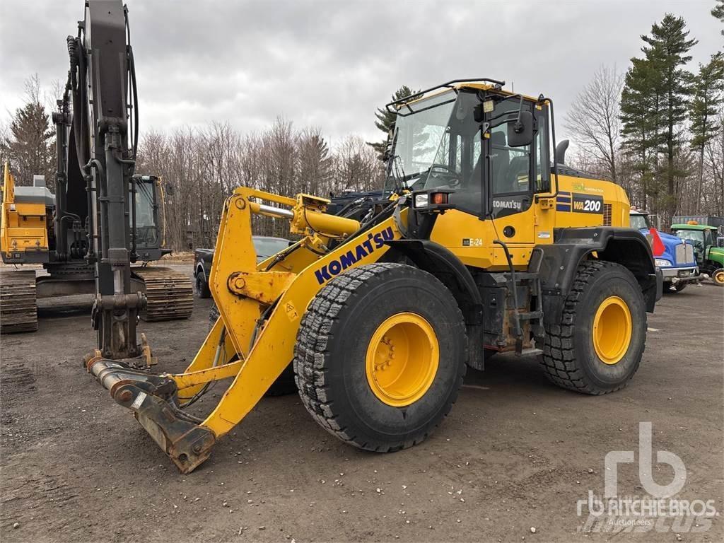 Komatsu WA200-8 輪胎式裝載機