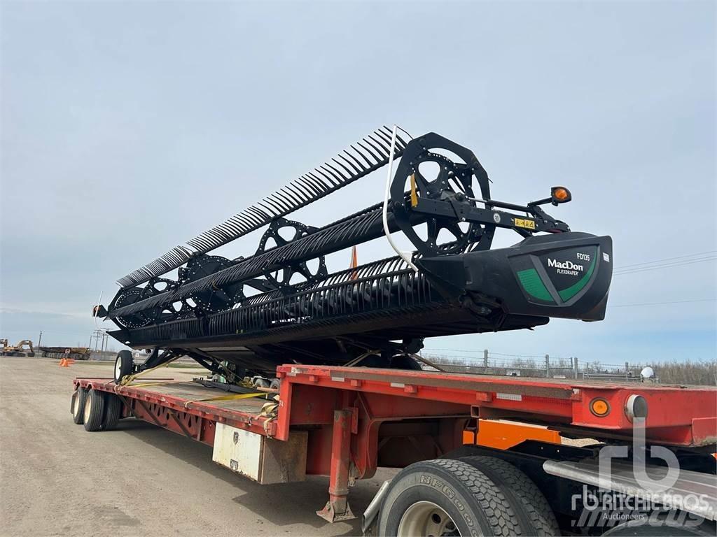 MacDon FD135 聯合收割機頭
