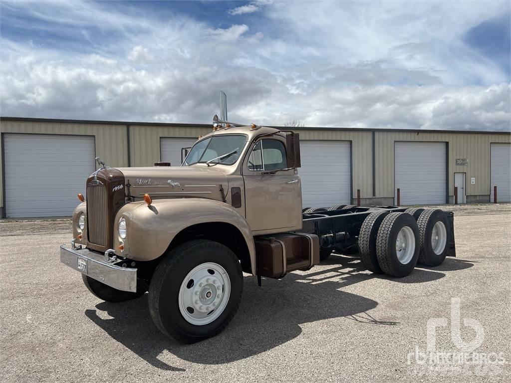 Mack 1956 商用底盤車