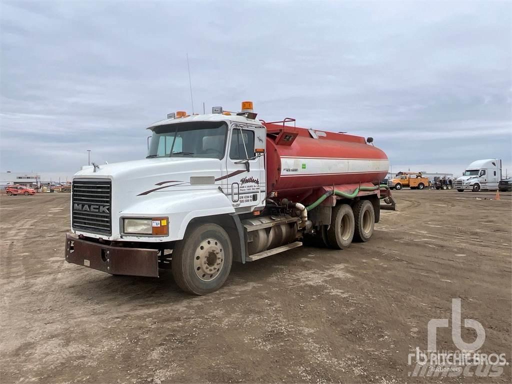 Mack CH613 水車