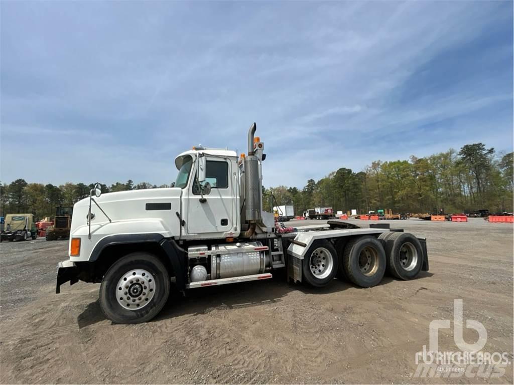 Mack CL733 曳引機組件
