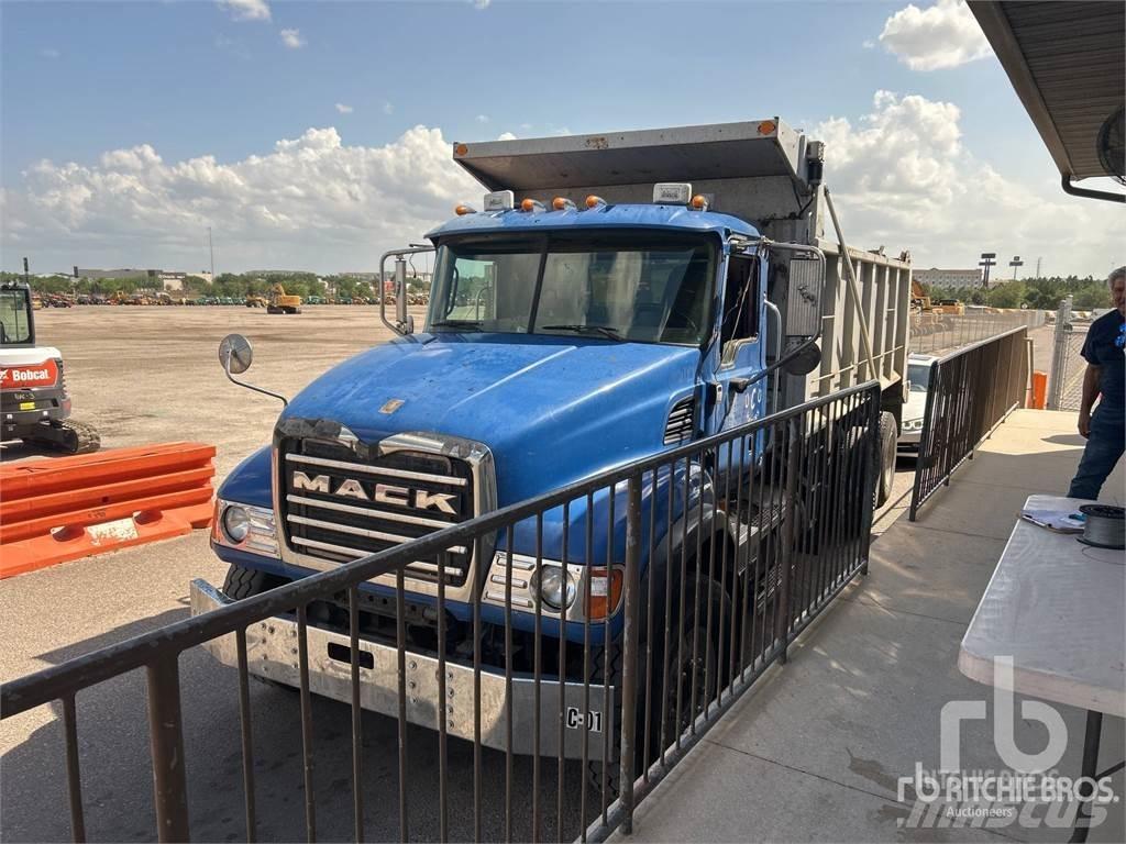 Mack CV713 傾卸式卡車
