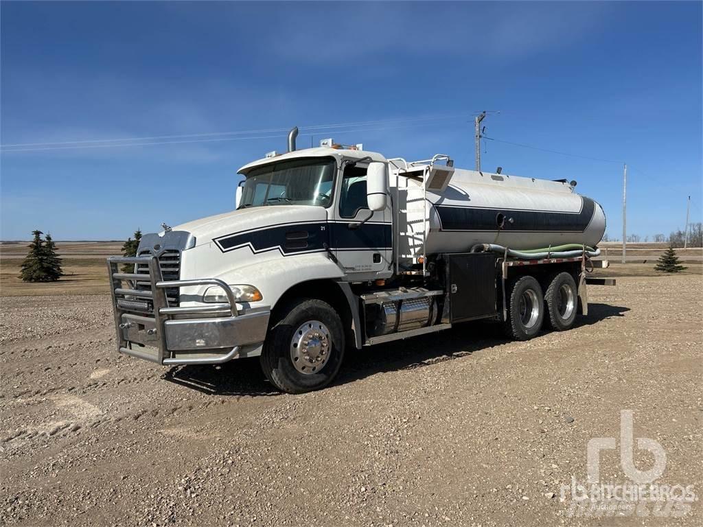 Mack CX613 水車