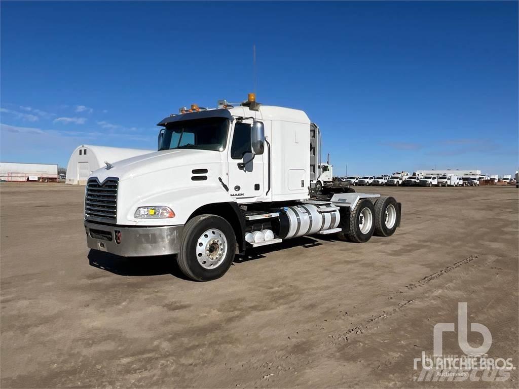 Mack CXU613 曳引機組件