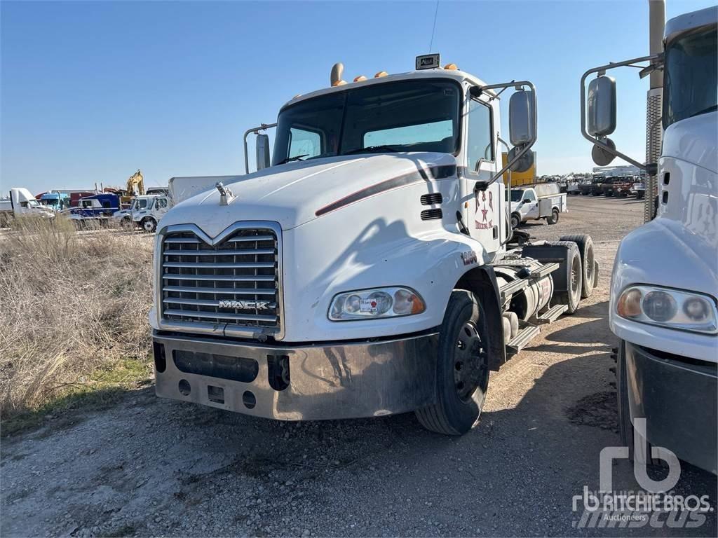 Mack CXU613 曳引機組件