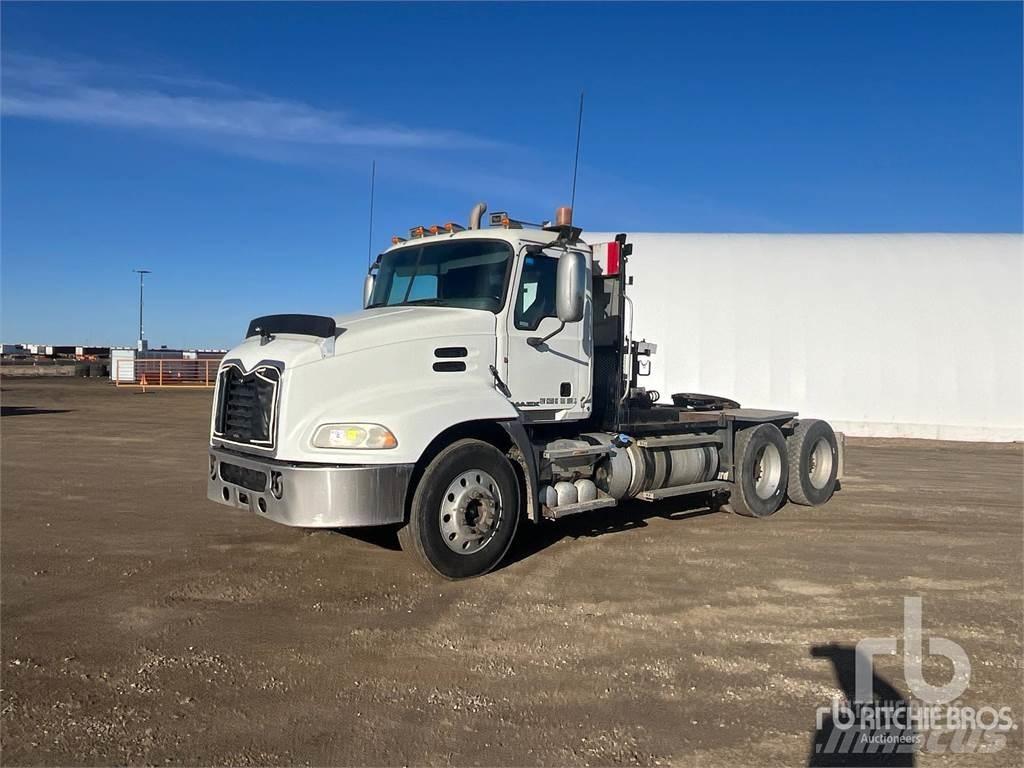 Mack CXU613 曳引機組件