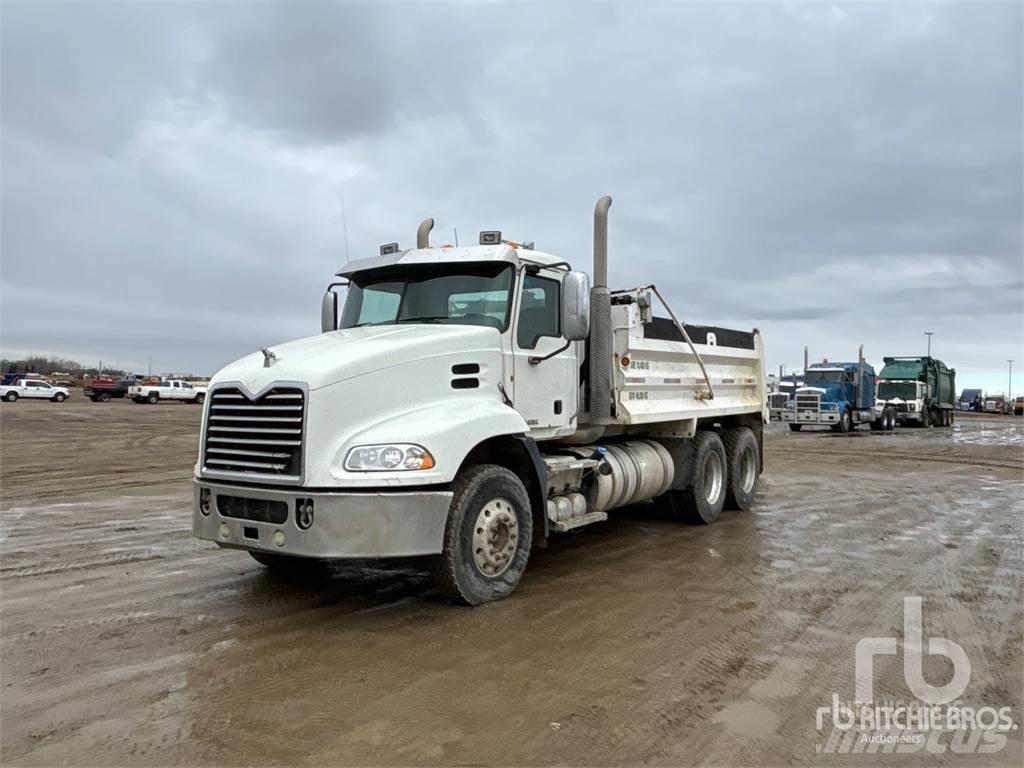 Mack CXU613 傾卸式卡車