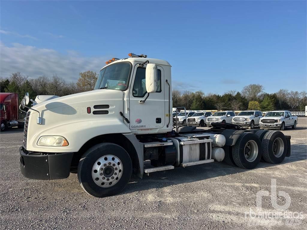 Mack CXU613 曳引機組件