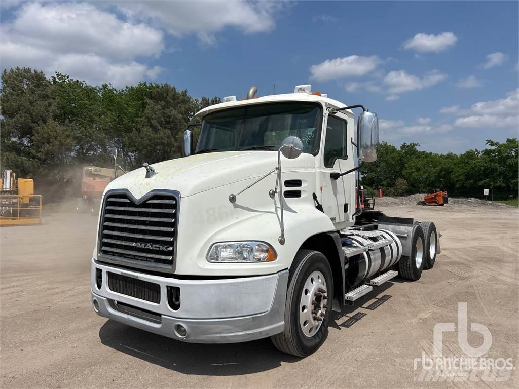 Mack CXU613 曳引機組件