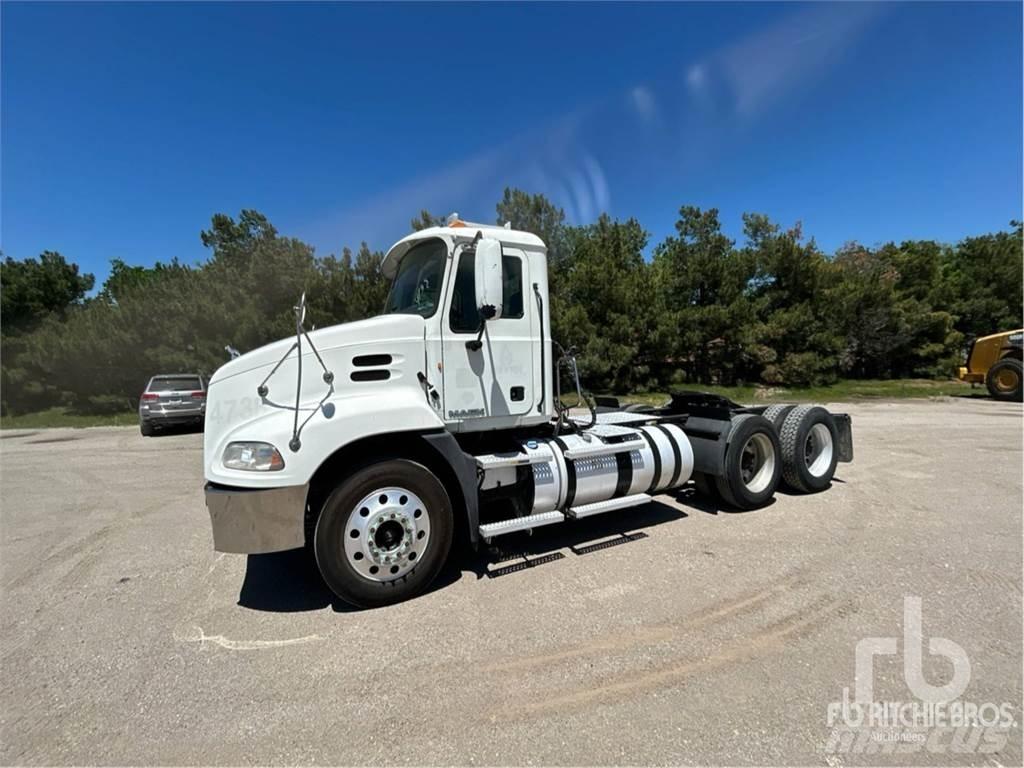 Mack CXU613 曳引機組件