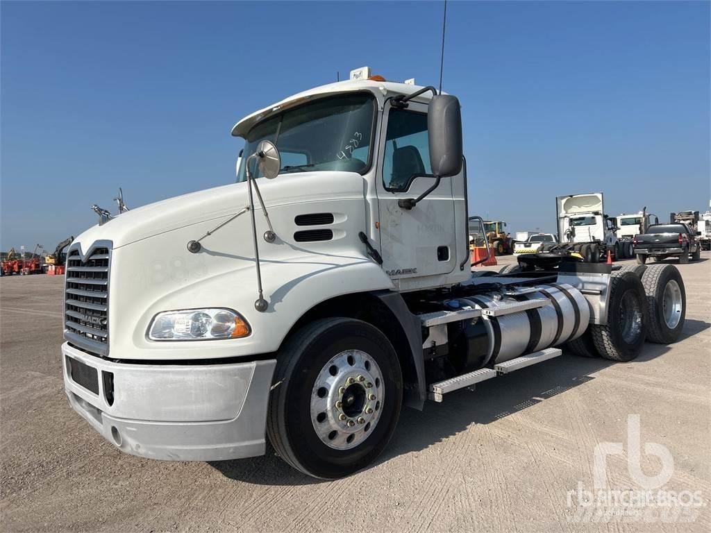 Mack CXU613 曳引機組件