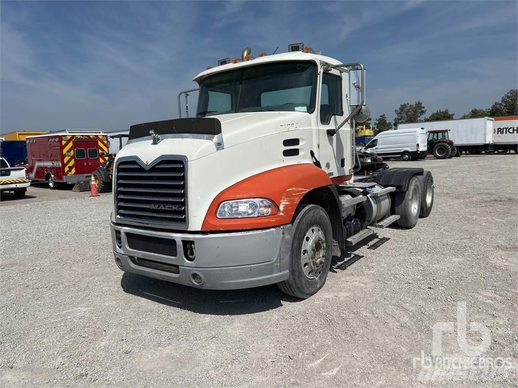 Mack CXU613 曳引機組件