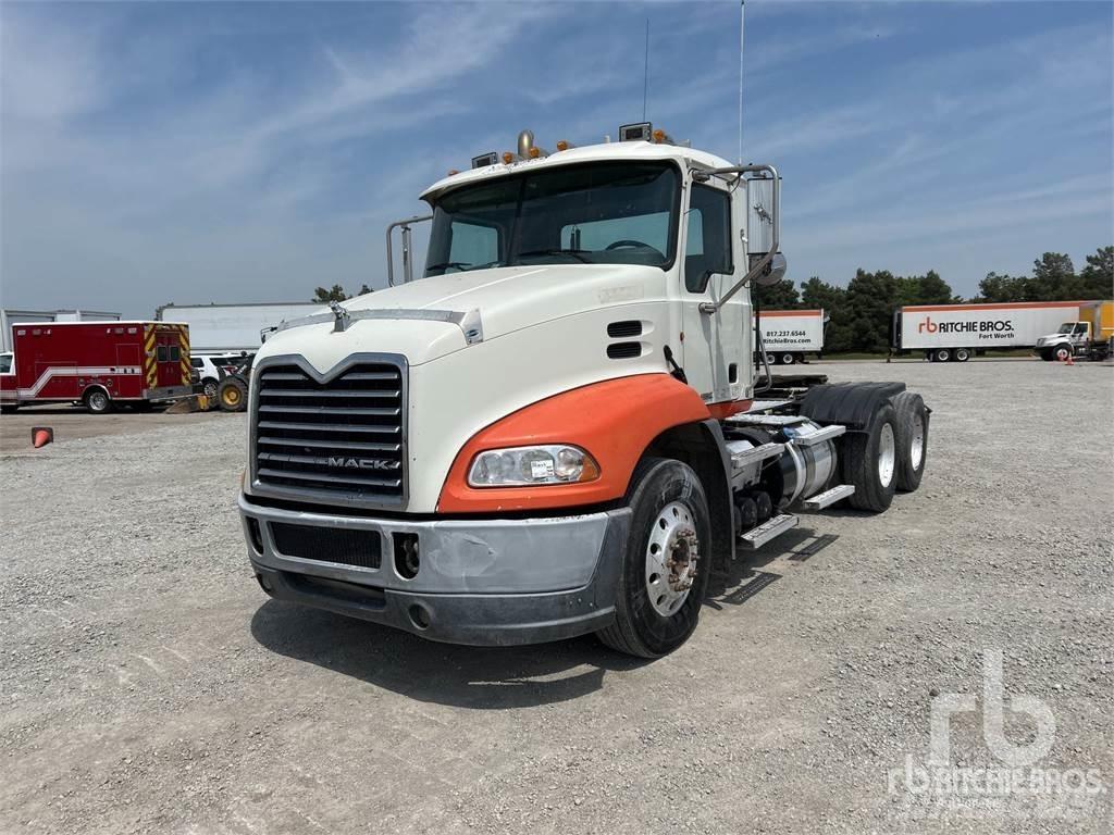 Mack CXU613 曳引機組件