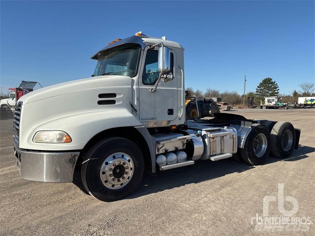 Mack CXU613 曳引機組件