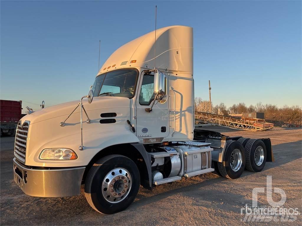 Mack CXU613 曳引機組件