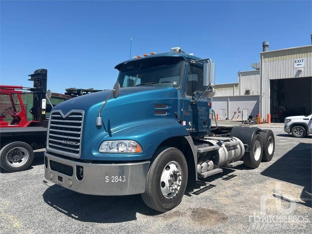 Mack CXU613 曳引機組件
