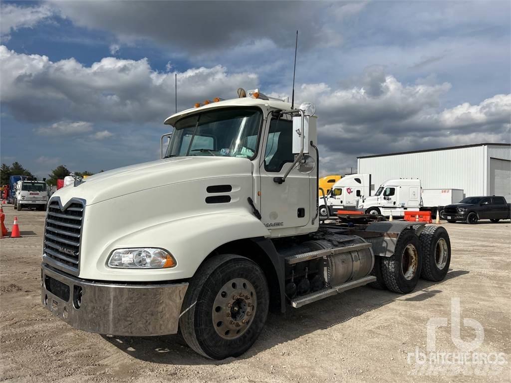 Mack CXU613 曳引機組件