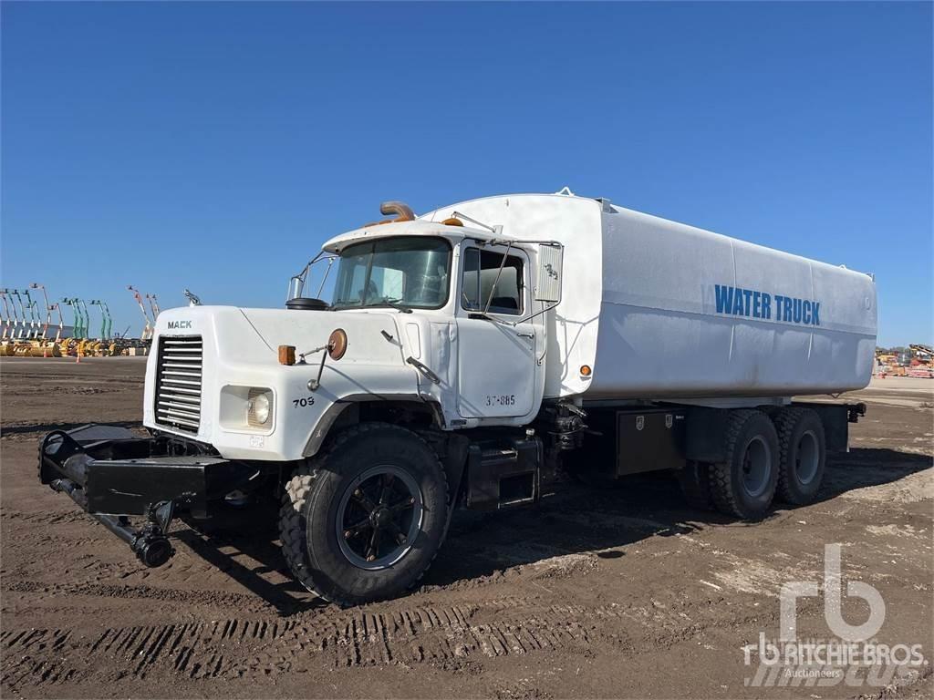 Mack DM 水車