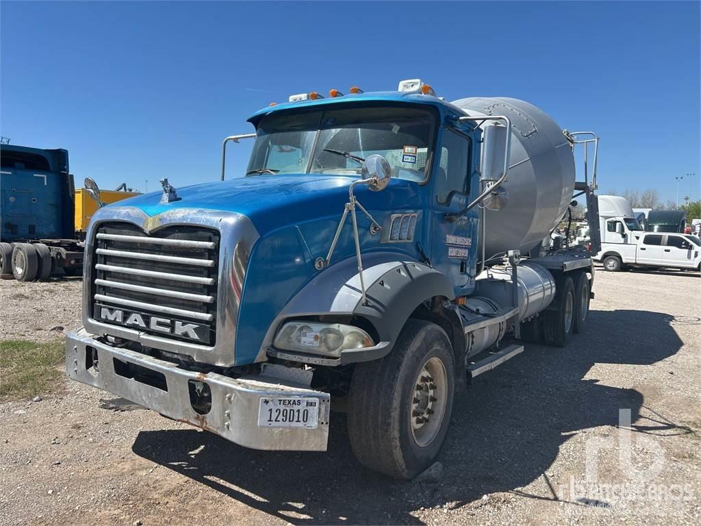 Mack GU813 混凝土車