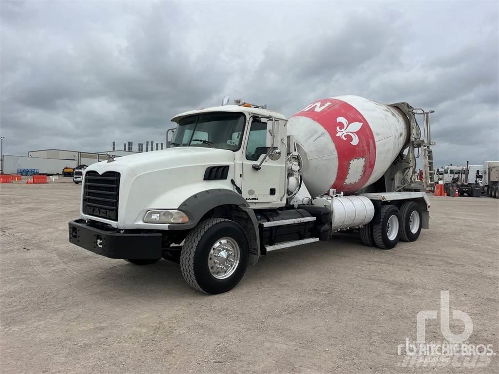 Mack GU813 混凝土車