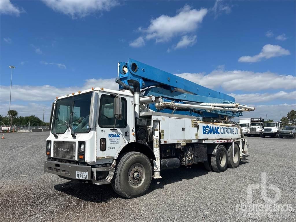 Mack MR688S 混凝土車