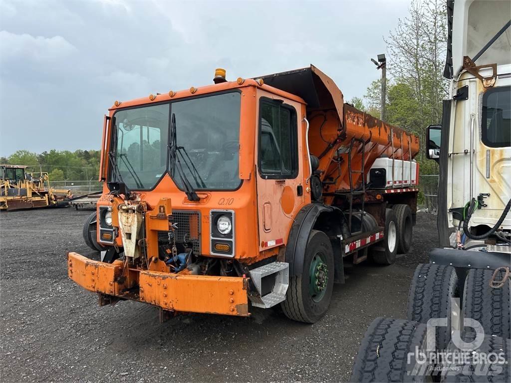 Mack MR688S 砂鹽撒布機