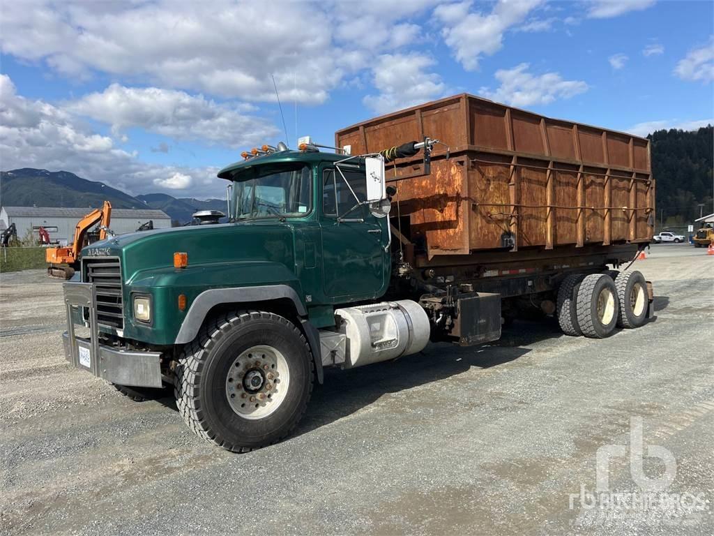 Mack RD688S 起重可拆卸式卡車