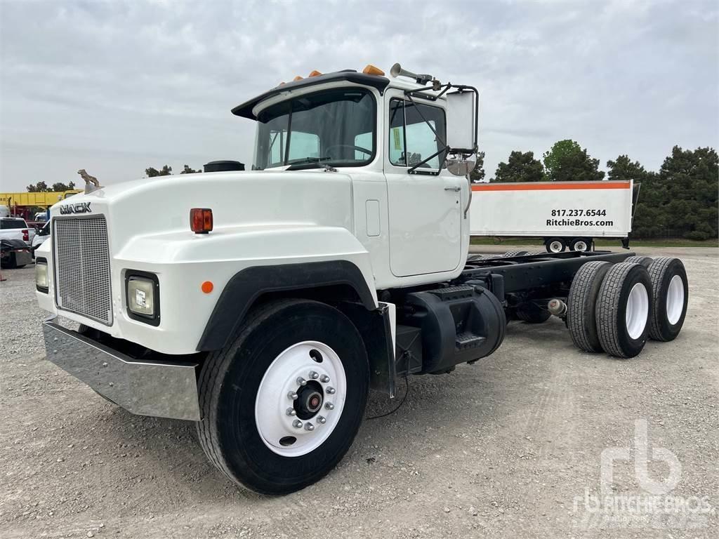 Mack RD690S 商用底盤車