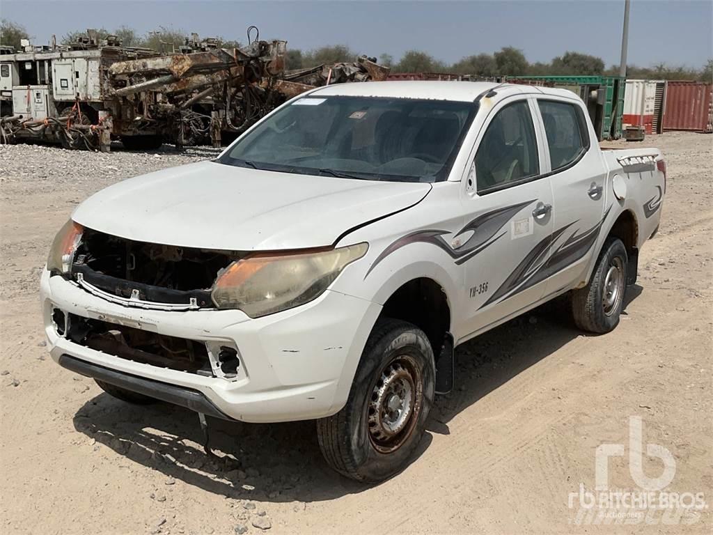 Mitsubishi L200 皮卡.傳統半斗卡車/側卸板