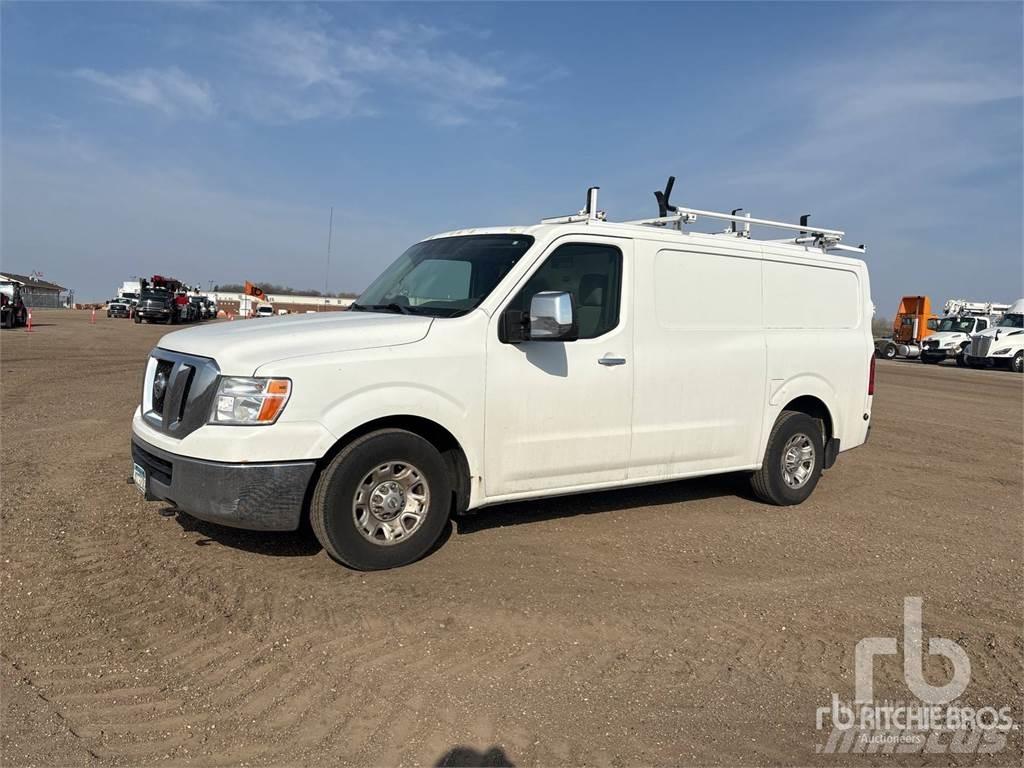 Nissan NV3500 溫控卡車