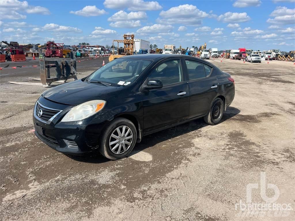 Nissan VERSA 汽車