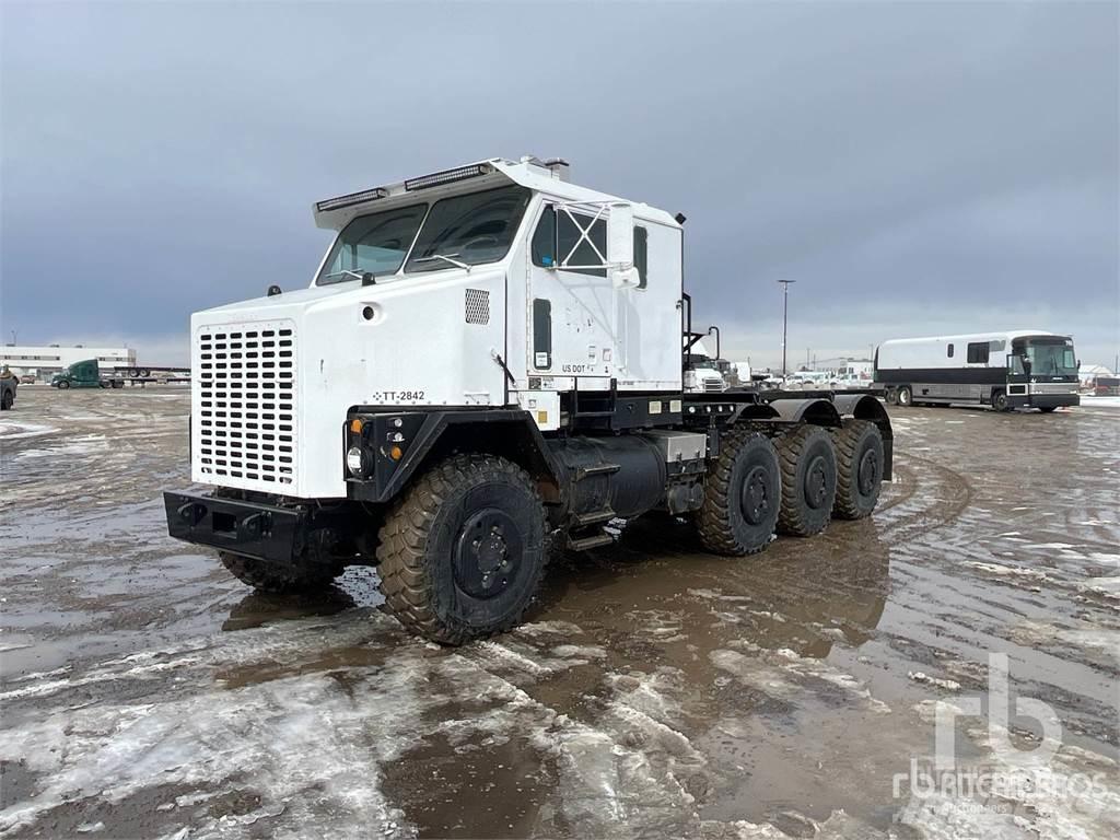 Oshkosh M1070 平板 / 絞盤 卡車