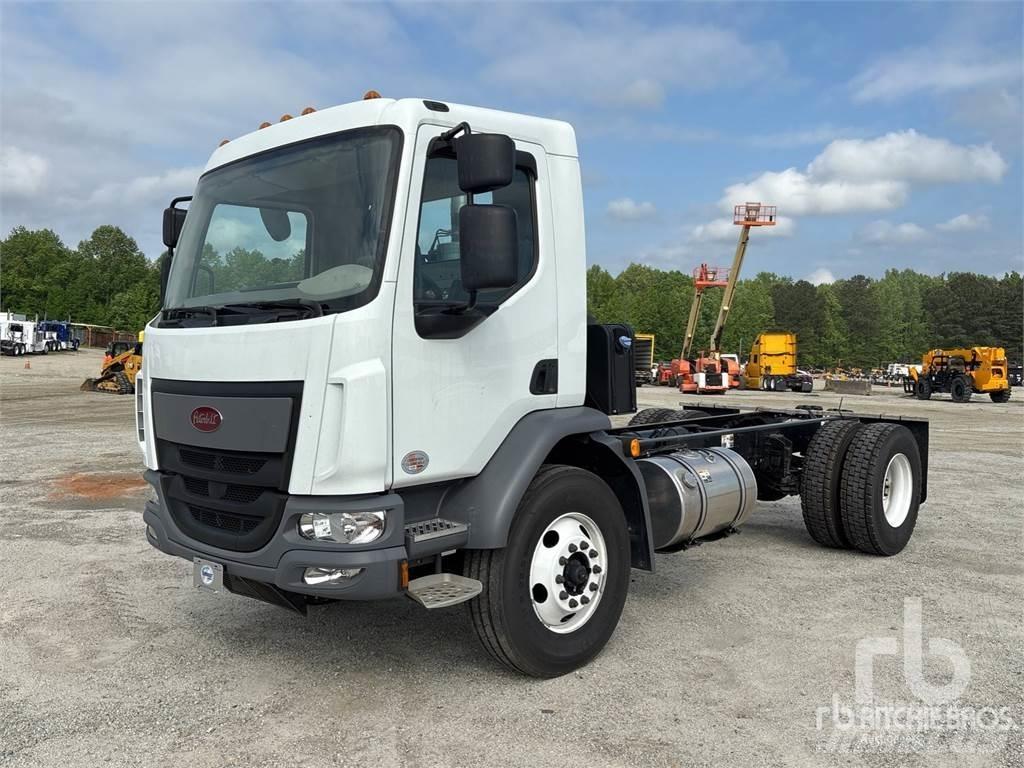 Peterbilt 220 商用底盤車