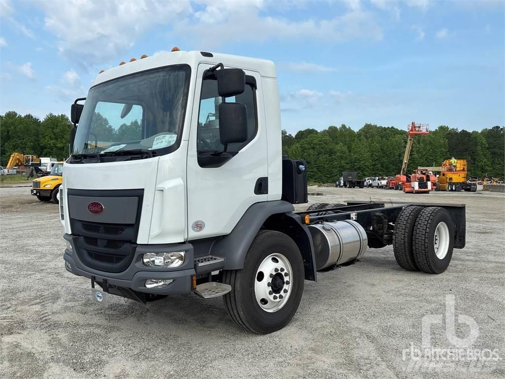 Peterbilt 220 商用底盤車