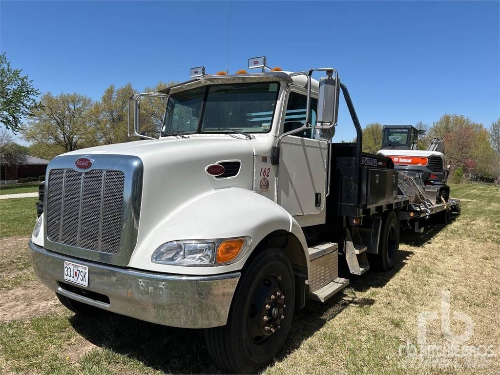 Peterbilt 335 平板式/側卸式卡車