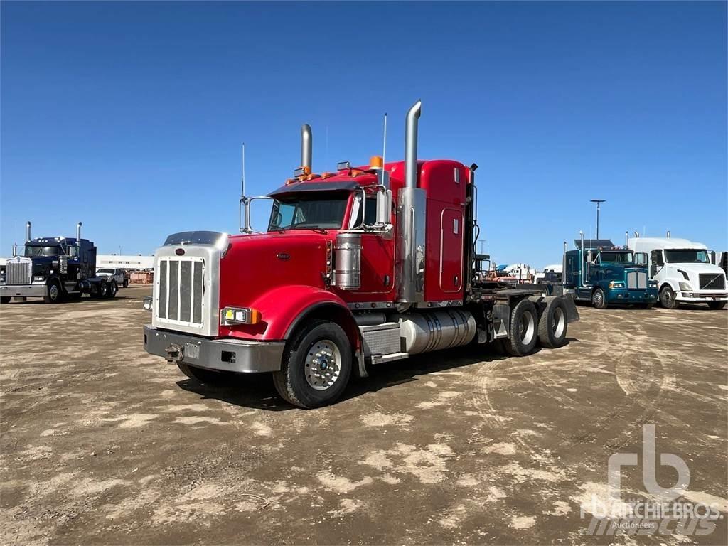 Peterbilt 367 平板 / 絞盤 卡車